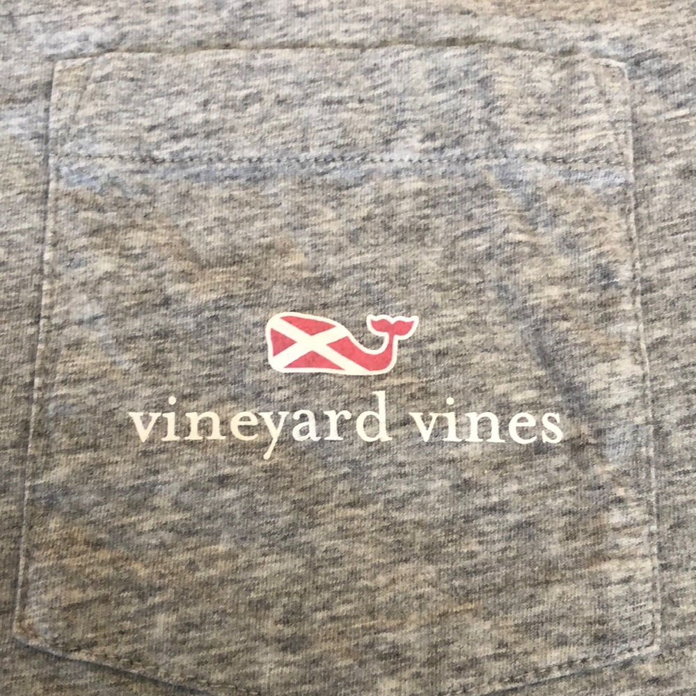 Small Vineyard vines T-shirt